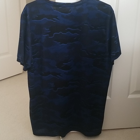 Old Navy Active Go-Dry Tee - Picture 2 of 3